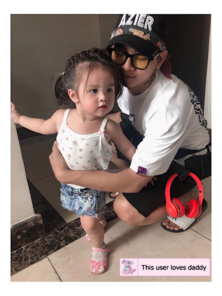 Giọng ca sinh năm 1995 tận hưởng cuộc sống bình yên bên gia đình nhỏ sau những sóng gió đã qua.