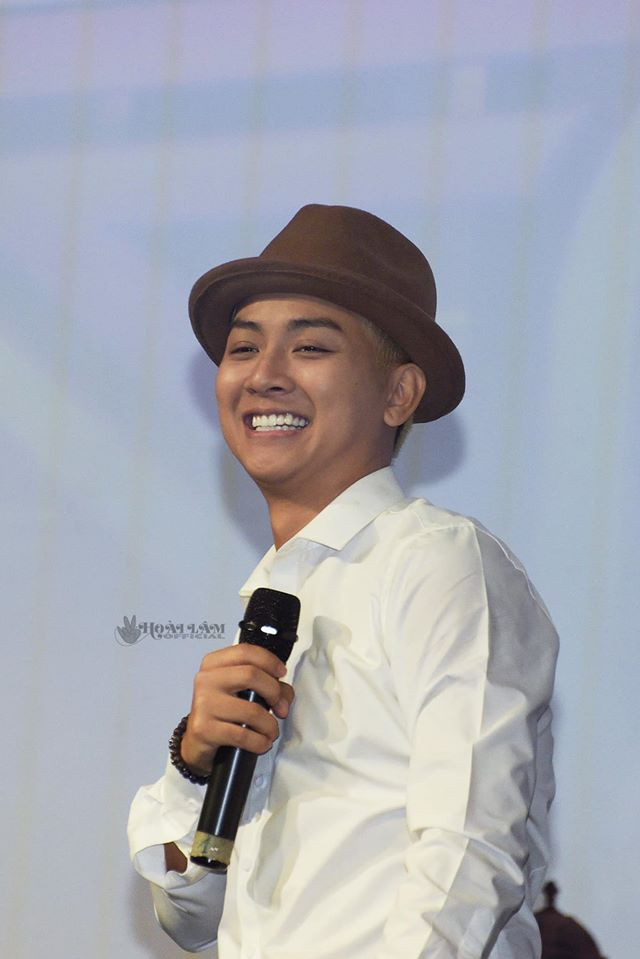 Lần tái xất gần đây, Hoài Lâm nhanh chóng lấy lại vẻ thư sinh và điển trai sau một thời gian biến mất khỏi showbiz.