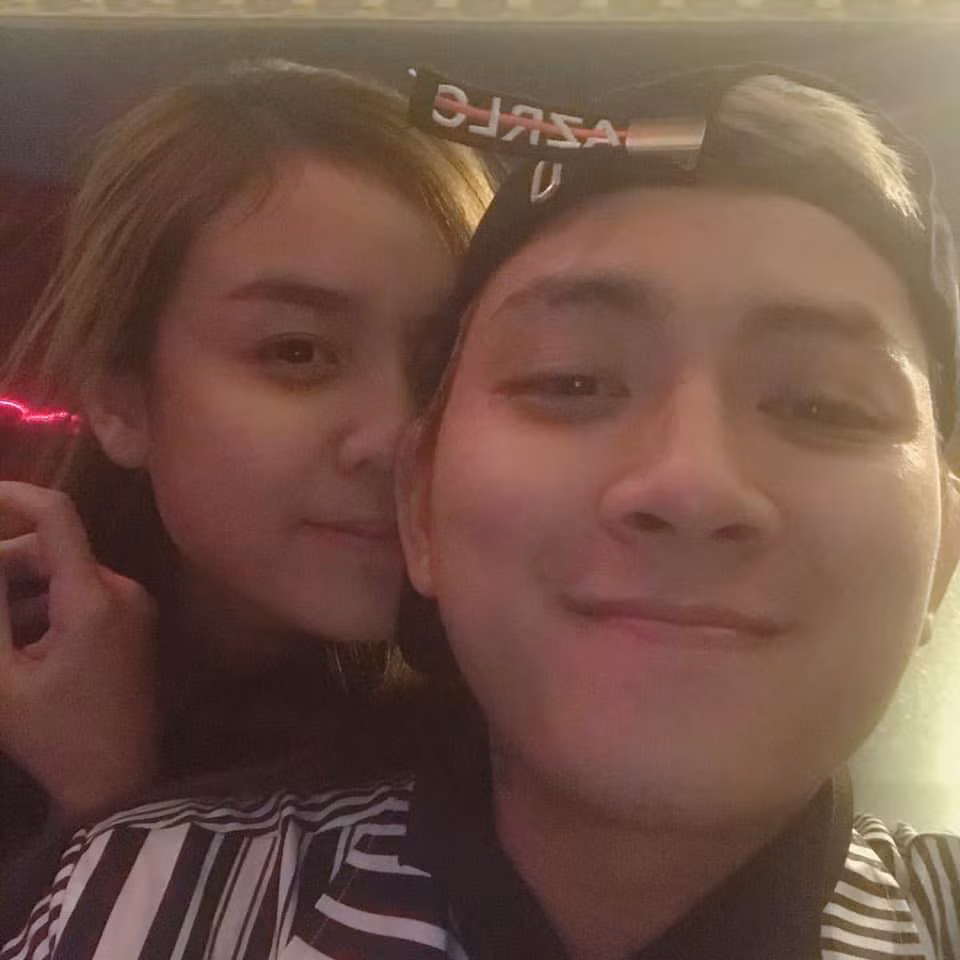 Nam ca sĩ tận hưởng cuộc sống yên bình và hạnh phúc ngọt ngào bên bà xã Bảo Ngọc. Mới đây, trên trang cá nhân, Hoài Lâm gửi lời nhắn nhủ tới bà xã: “Thật sự thời gian vừa qua tôi thay đổi, tôi không tốt, để cho mọi người yêu thương mình phải buồn lòng, ham chơi ham vui bay bướm mà quên mất em, đã trở thành 1 người không ra gì để cho vợ và gia đình phải buồn lòng. Thật sự xin lỗi mọi người và xin lỗi em!”.