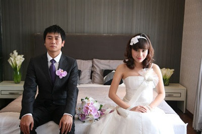 Năm 2009, Hồ Hoài Anh - Lưu Hương Giang kết hôn sau 4 năm yêu và trở thành cặp vợ chồng kiểu mẫu đình đám của showbiz Việt.