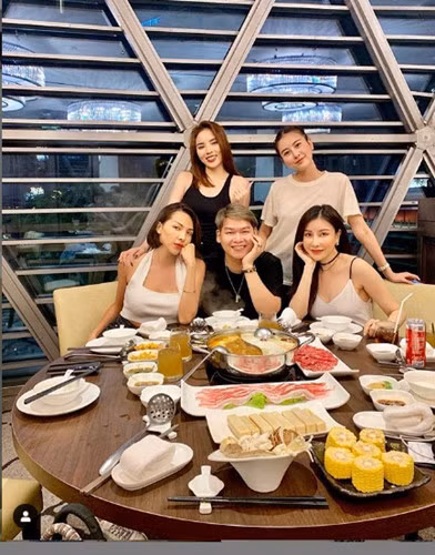 Về phía Kỳ Duyên, cô chia sẻ trên một talkshow gần đây rằng: "Mọi người có thấy tò mò không? Mọi người có vui vì việc đó không? Thôi bây giờ điều gì tò mò cứ cho họ tò mò, bí mật cứ cho bí mật. Mọi người muốn nghĩ như thế nào cũng được. Mọi người thấy vui là được. Chuyện đó không cần quá rõ ràng, rành mạch đâu".