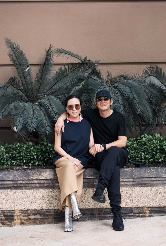 Kể từ khi công khai chuyện tình cảm, Quách Ngọc Ngoan - Phượng Chanel thoải mái hơn khi chia sẻ ảnh hẹn hò tình tứ.