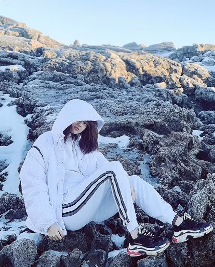 Dù không chụp ảnh chung nhưng dựa trên những địa điểm trùng hợp mà cả hai đặt chân đến cùng một thời điểm, rất nhiều fan tin Bảo Anh - Hồ Quang Hiếu đã tái hợp và không ngớt gửi lời chúc mừng.