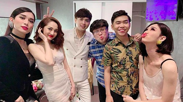 Tuy nhiên, những người ủng hộ cho tình yêu của Bảo Anh - Hồ Quang Hiếu cho rằng, nếu hai người "gương vỡ lại lành" thì cũng không có gì là lạ.