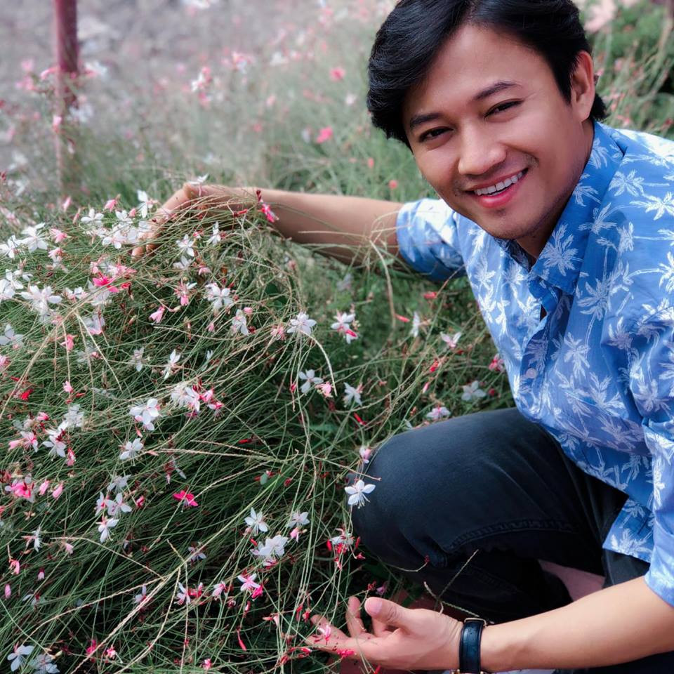 Dù bạn gái không hoạt động trong lĩnh vực nghệ thuật nhưng lại tư vấn cho Quý Bình rất nhiều từ trang phục đến bài hát.