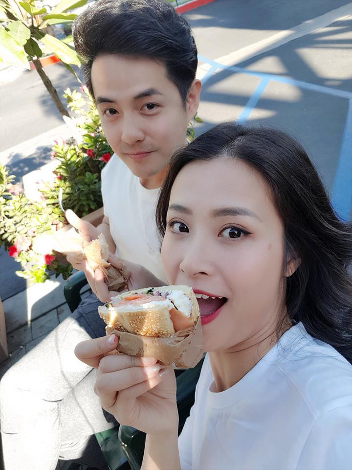 Đông Nhi và bạn trai thiếu gia thể hiện sự ăn ý cả trong công việc lẫn cuộc sống. Tình yêu cùng sự quan tâm, thấu hiểu cũng là lý do khiến hai người duy trì được tình yêu lâu dài đáng ngưỡng mộ. Ảnh: FBNV.