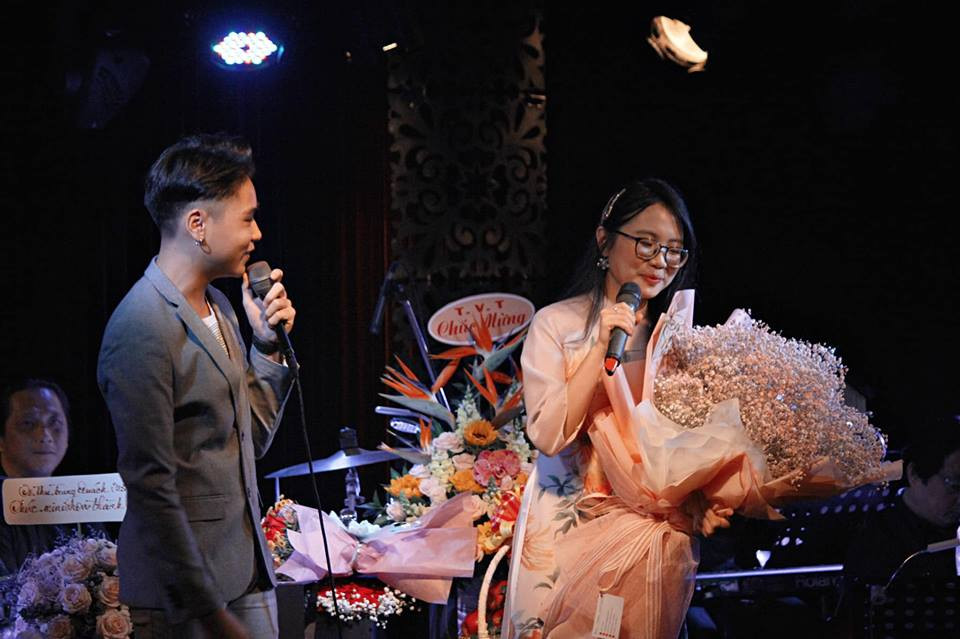 Cả hai thân thiết cả trong cuộc sống lẫn trên sân khấu âm nhạc.