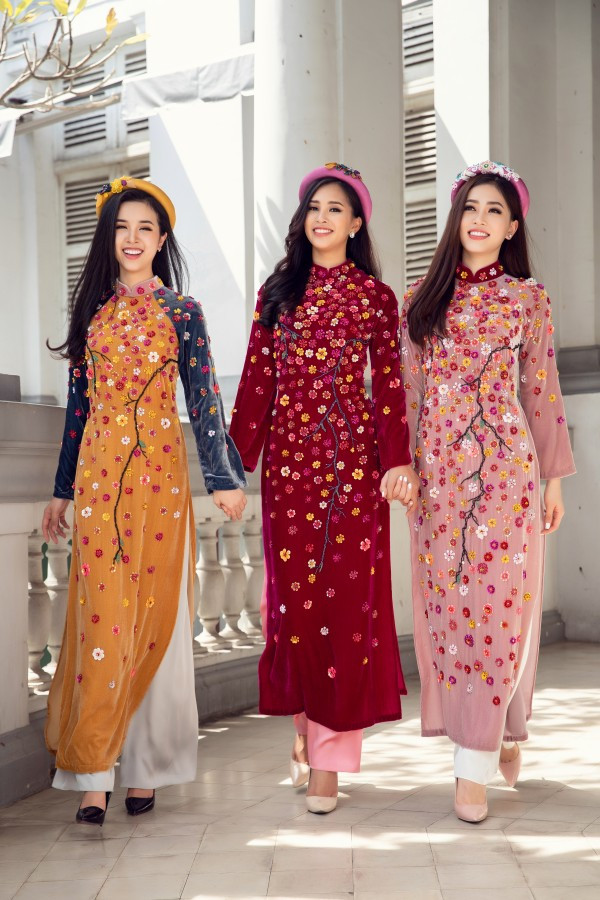 Đây là bộ ảnh đón xuân đầu tiên của Top 3 HHVN 2018 khi mà không khí Tết Kỷ Hợi đang đến gần.