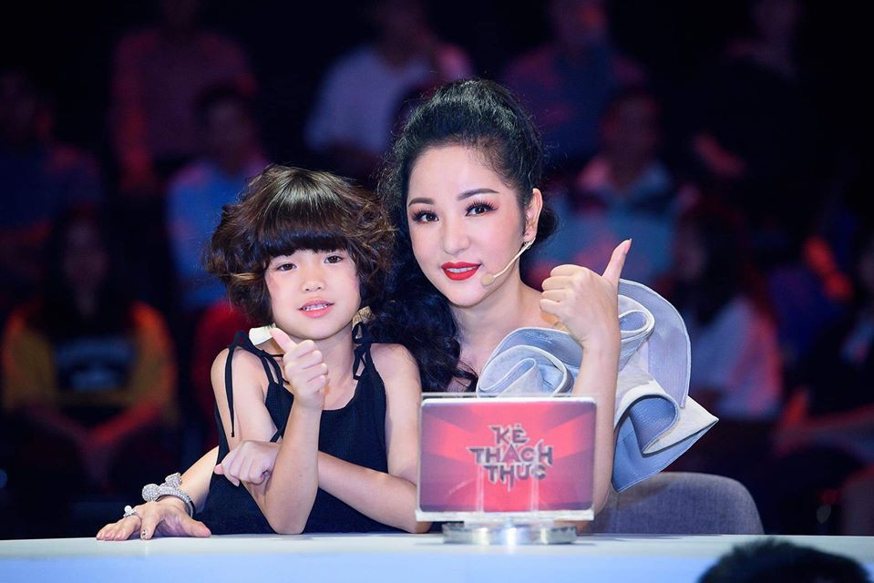 Nữ danh hài sinh năm 1976 kết hôn vào năm 2010, sau đó theo chồng sang Mỹ định cư và sinh con là bé Nguyệt Cát. Bẵng đi một thời gian, đến năm 2015, Thúy Nga bất ngờ hé lộ về cuộc hôn nhân chóng vánh. Cả hai kết hôn chỉ trên danh nghĩa vợ chồng và chồng cũ đã lừa của cô 350 nghìn USD.