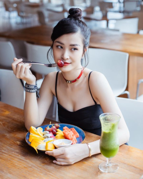 Gương mặt của nữ ca sĩ sinh năm 1988 lúc nào cũng toát lên vẻ đẹp tươi tắn và rạng ngời.