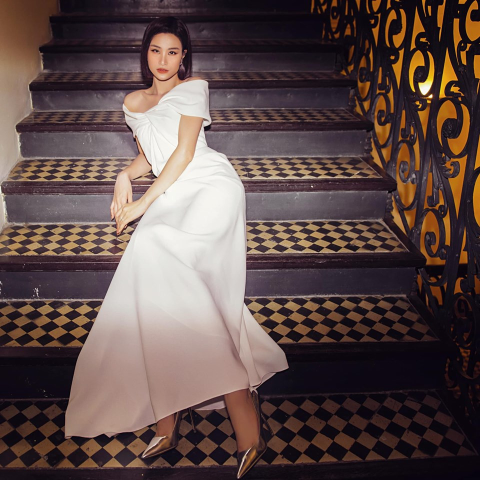 Sự nghiệp thành công, tình yêu viên mãn... là "bí kíp" giúp ca sĩ Đông Nhi sở hữu vẻ đẹp của người phụ nữ đang rất hạnh phúc.