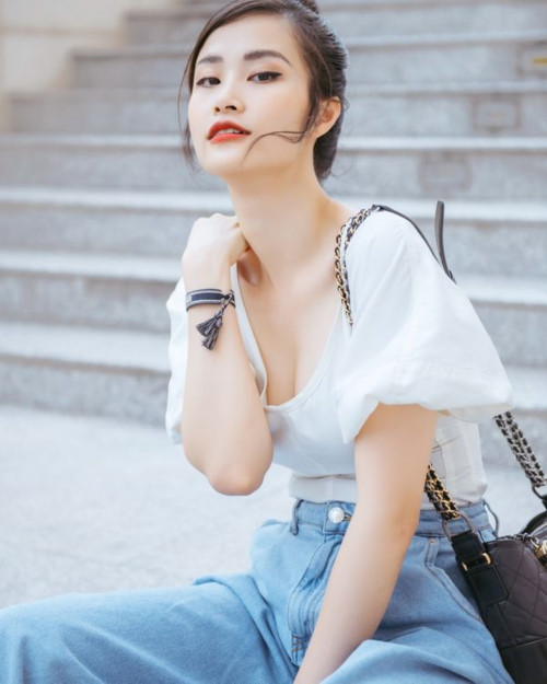 Ở tuổi 31, giọng ca "Bad boy" nhận được rất nhiều lời khen về nhan sắc thăng hạng, "lão hóa ngược" vì ngày càng trẻ trung, xinh đẹp, quyến rũ, cũng như sở hữu gu thời trang ấn tượng.