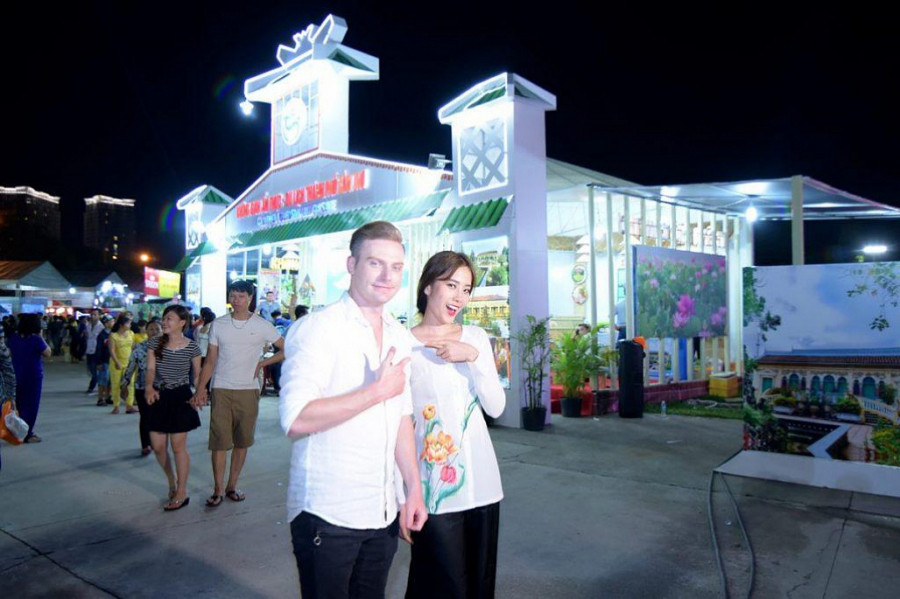 Tuy vậy, Hoa khôi Nam Em vẫn bị xếp vào diện "bị tình nghi" nhiều hơn cả vì từng có cơ hội ở gặp mặt, tình tứ khi tham gia hoạt động tại một sự kiện vào năm 2017.