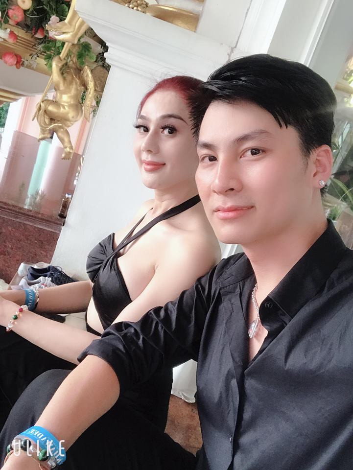 Lâm Khánh Chi là một trong những người đẹp của showbiz Việt theo đuổi gu thời trang gợi cảm, khi lại theo phong cách công chúa nữ tính.