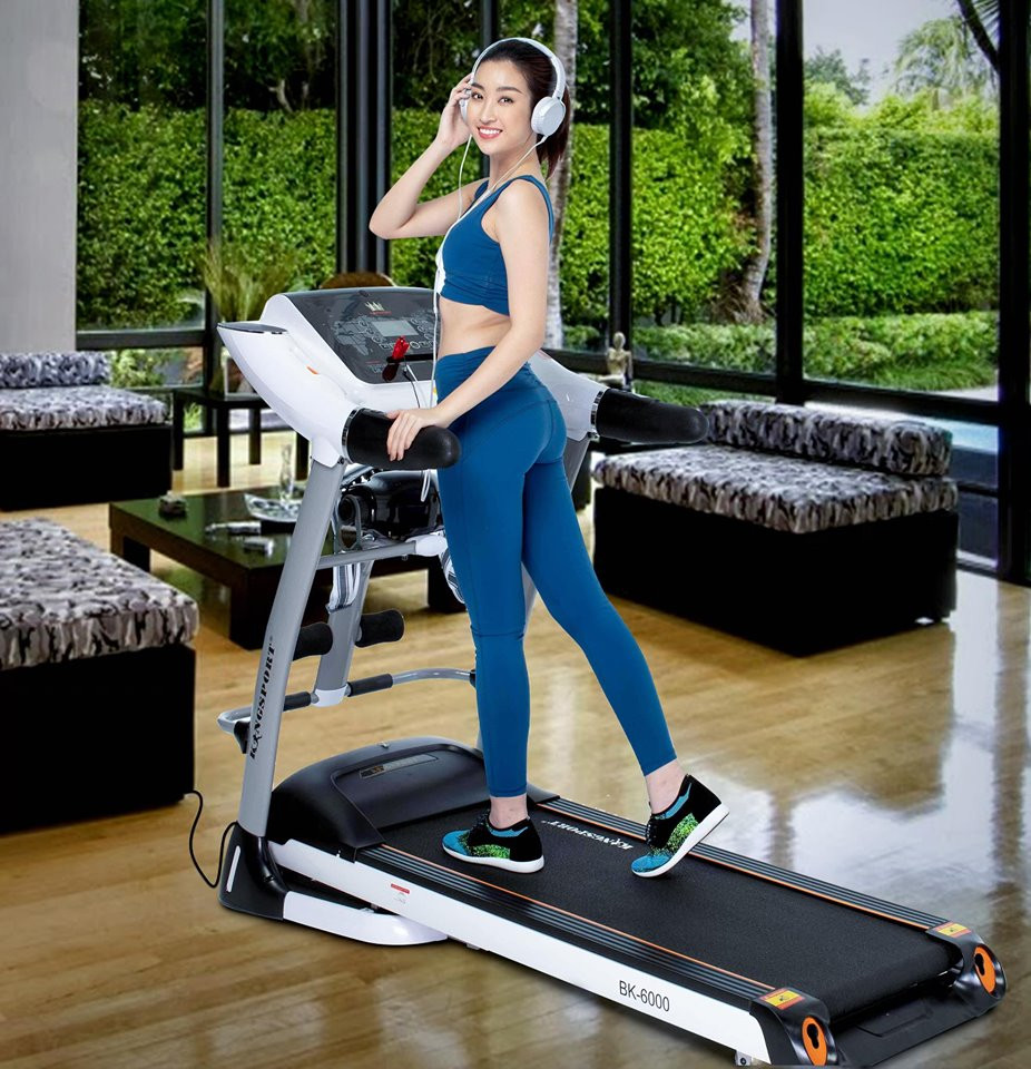 Từ "Hoa hậu giản dị nhất Việt Nam", Đỗ Mỹ Linh ngày càng "lột xác" với phong cách gợi cảm.