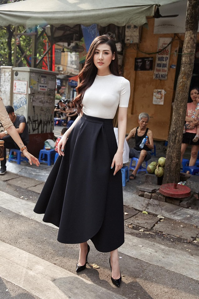 Dù đã trải qua một lần sinh nở nhưng Á hậu của cuộc thi Hoa hậu Việt Nam 2012 vẫn sở hữu vẻ đẹp "gái một con trông mòn con mắt".