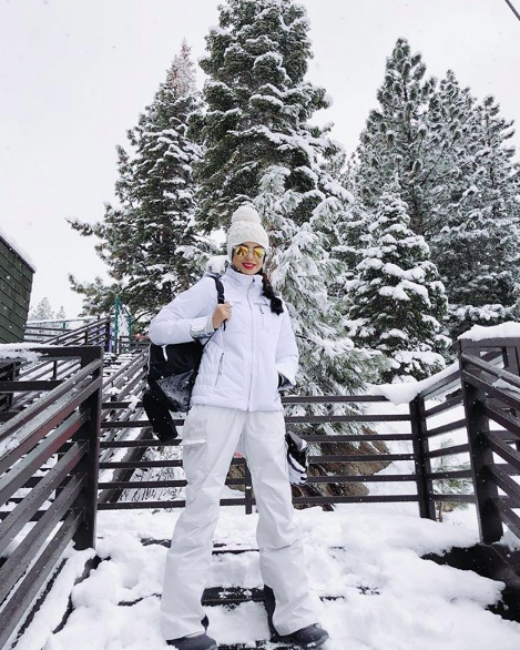 Chân dài Hải Phòng thường xuyên chia sẻ hình ảnh cuộc sống đời thường ở Mỹ trên trang cá nhân.