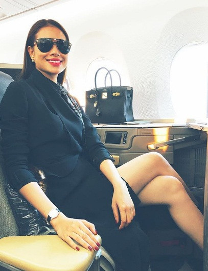 Thông tin Phạm Hương đã đính hôn lan truyền khiến cô nhận được nhiều lời chúc mừng từ phía đồng nghiệp và người hâm mộ.