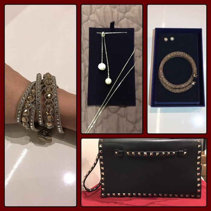 Trong mùa Valentine 2017 sau 2 tháng về chung nhà, A Xìn đã "mạnh tay" tặng hẳn vợ mình chiếc túi hàng hiệu Valentino đắt giá kèm theo hàng loạt món phụ kiện trang sức.