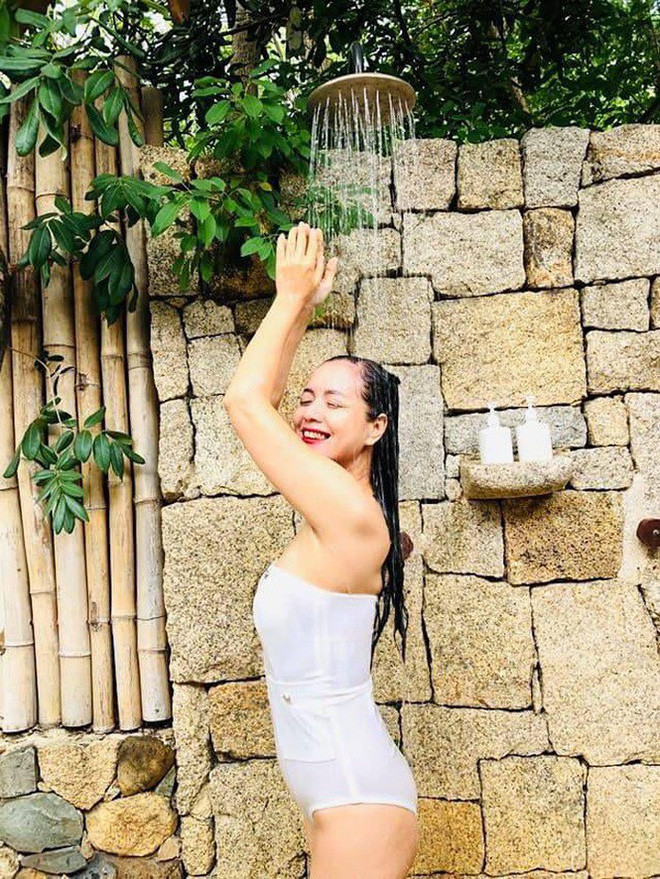 Bà xã của nhạc sĩ Đỗ Hồng Quân còn tiết lộ trên trang cá nhân rằng, từ hồi thi tuyển vào lớp Diễn viên Điện ảnh, ngoài việc được điểm chuyên môn rất cao thì chị còn được chấm điểm thể hình cao nhất lớp.