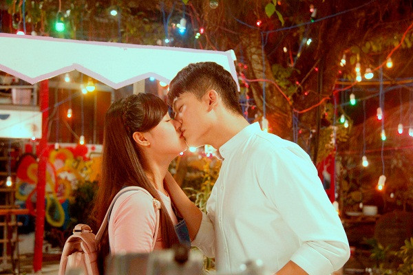 Harry Lu xuất thân là một động viên bóng rổ và lấn sân làm người mẫu, đóng phim. Anh và Midu trở nên thân thiết sau khi kết hợp ăn ý trong bộ phim “4 năm 2 chàng 1 tình yêu”.