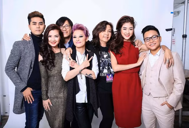 Bên Mỹ, cặp đôi vẫn duy trì hoạt động sáng tác, hòa âm tại phòng thu riêng ở nhà.