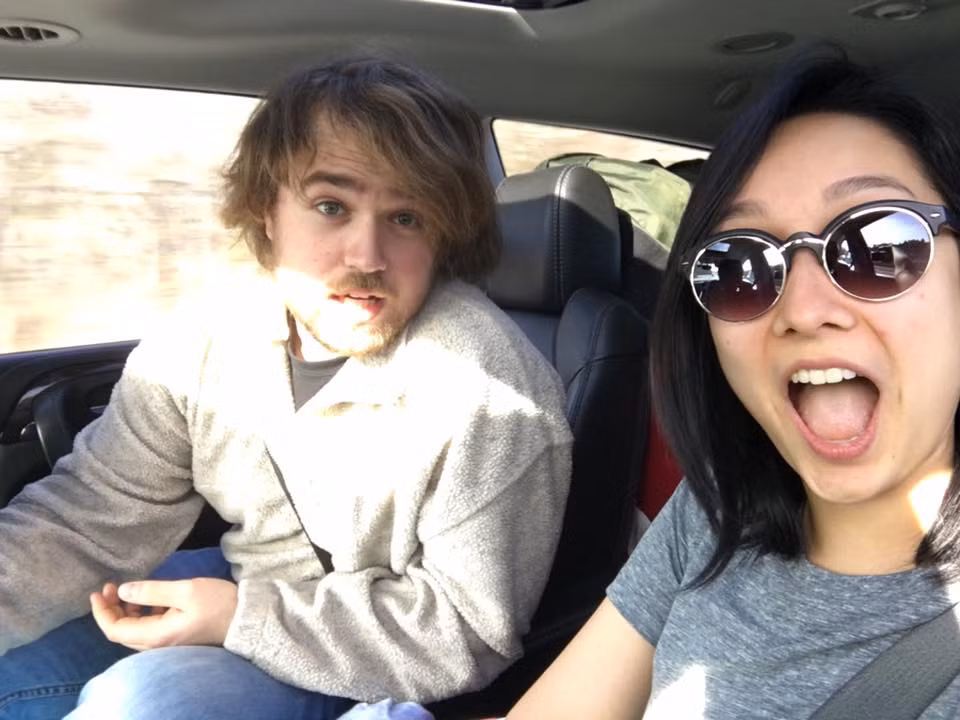 Con gái riêng của nhạc sĩ Anh Quân còn không ngại công khai chuyện đã có người yêu được gần 3 năm. Bạn trai của Anna Trương là một anh chàng người Mỹ có tên tên Eric Derwallis.