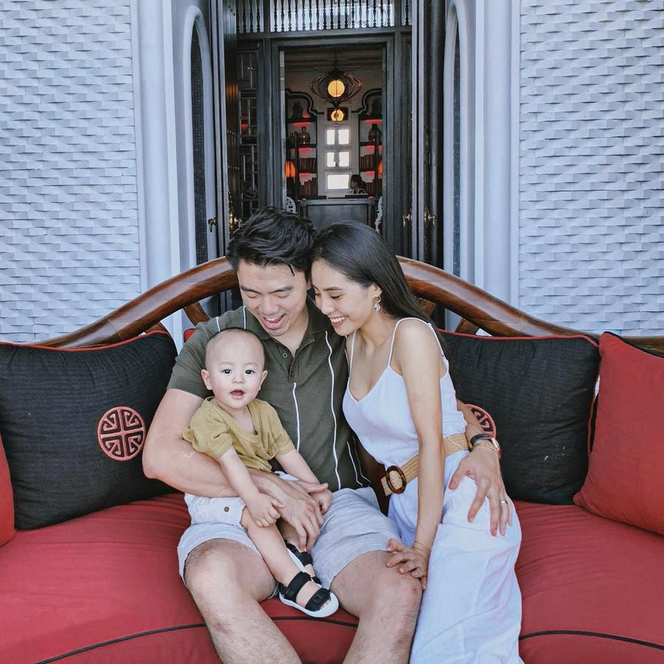 Đám cưới của Kiều Anh cũng thu hút nhiều sự chú ý khi chú rể Văn Quỳnh không chỉ sở hữu vẻ ngoài điển trai mà còn có gia thế "khủng". Anh là cháu ngoại của cố nhà giáo Văn Như Cương.