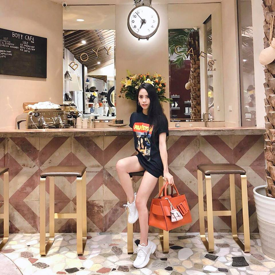 Cuộc sống sang chảnh, gắn liền những món đồ hiệu và những chuyến di lịch, nghỉ dưỡng tại resort xa xỉ của Kiều Anh được cô hé lộ qua những hình ảnh trên trang cá nhân.