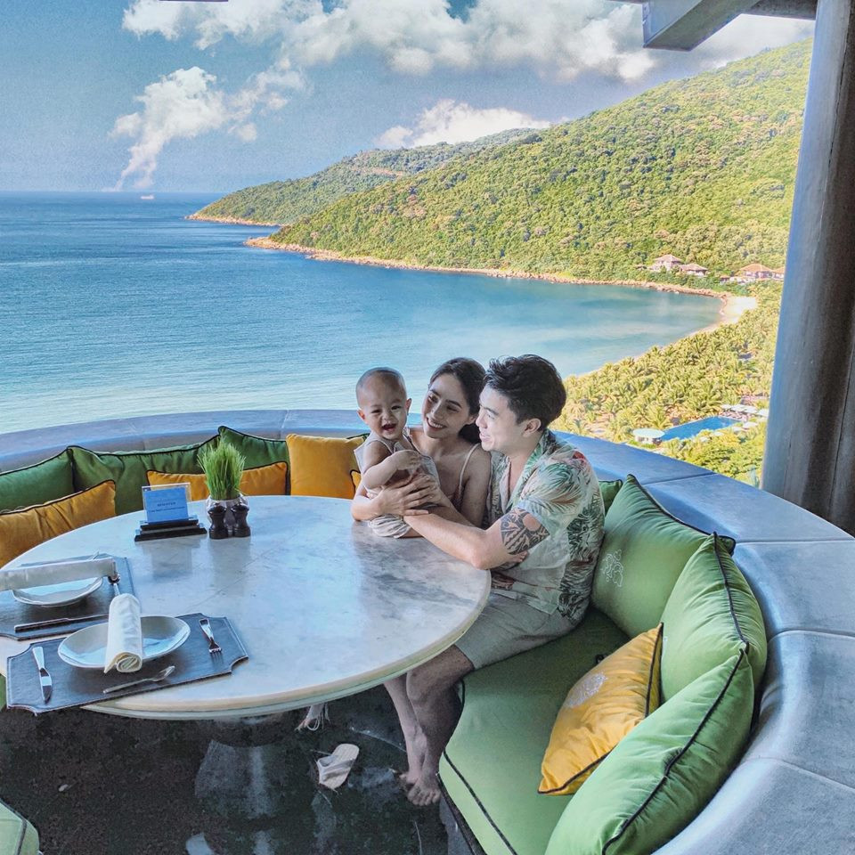 Cuối năm 2015, khi sự nghiệp đang phát triển thì ca nương Kiều Anh quyết định "theo chồng bỏ cuộc chơi" ở tuổi 22 sau 2 năm hẹn hò. Ảnh: FBNV.