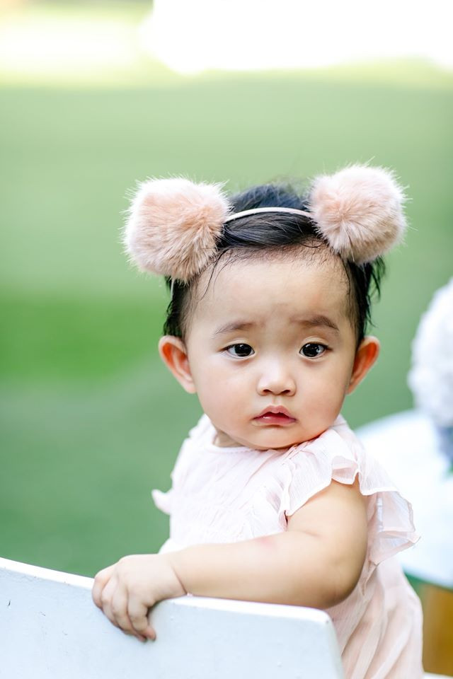 Con gái út cặp vũ công nổi tiếng của làng thể thao Việt Nam cũng thu hút sự quan tâm của cộng đồng mạng không kém cậu cả.