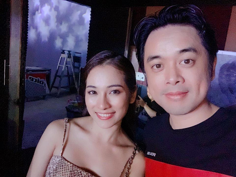 Mặc dù hơn bạn gái 13 tuổi nhưng cặp sao dường như không có khoảnh cách về tuổi tác.