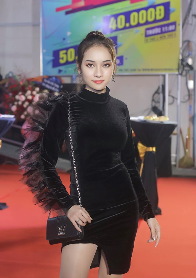 Điều này dân mạng dấy lên tin đồn Dương Khắc Linh - Ngọc Duyên đã bí mật đính hôn sau một thời gian hẹn hò và sắp "về chung một nhà".