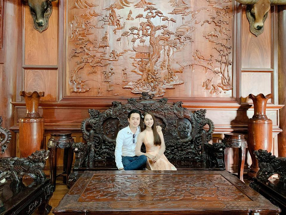 Trước khi vướng nghi vấn đã bí mật đính hôn, tình cũ của Trang Pháp và bạn gái thường xuyên đăng ảnh đi du lịch, diện đồ đôi và nấu ăn cho nhau...