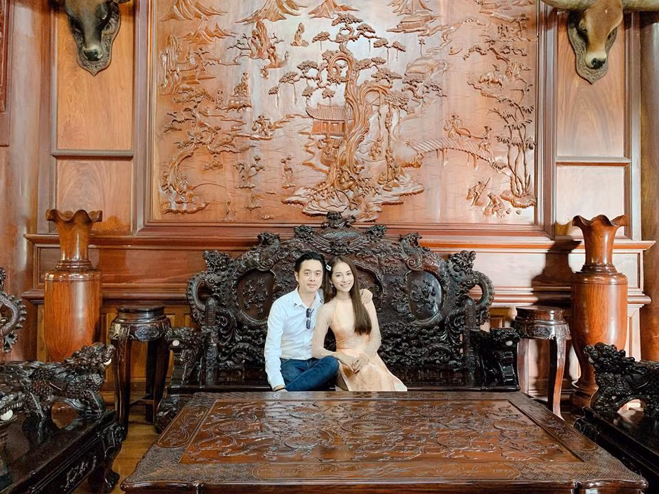 Trước khi vướng nghi vấn đã bí mật đính hôn, tình cũ của Trang Pháp và bạn gái thường xuyên đăng ảnh đi du lịch, diện đồ đôi và nấu ăn cho nhau...