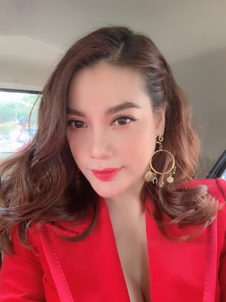 Tuy vậy đến thời điểm hiện tại, Trương Ngọc Ánh chưa muốn tiết lộ danh tính "người ấy" của mình. Nhưng dựa theo những gì mà cô chia sẻ về bạn trai thì anh thuộc mẫu đàn ông lý tưởng: sống tình cảm, bản lĩnh và chín chắn.