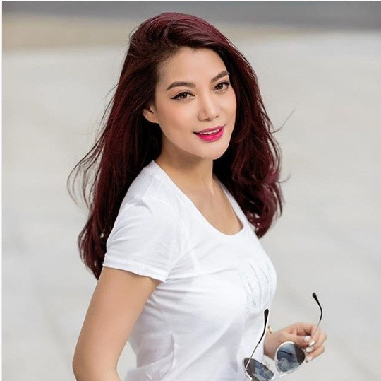 Trải qua đường tình duyên lận đận, Trương Ngọc Ánh dường như khá kín tiếng trong chuyện tình cảm. 5 năm sau cuộc hôn nhân đổ vỡ, nữ diễn viên cuối cùng cũng hé lộ thông tin đã có bạn trai được 2 năm nhưng cô giữ kín danh tính.