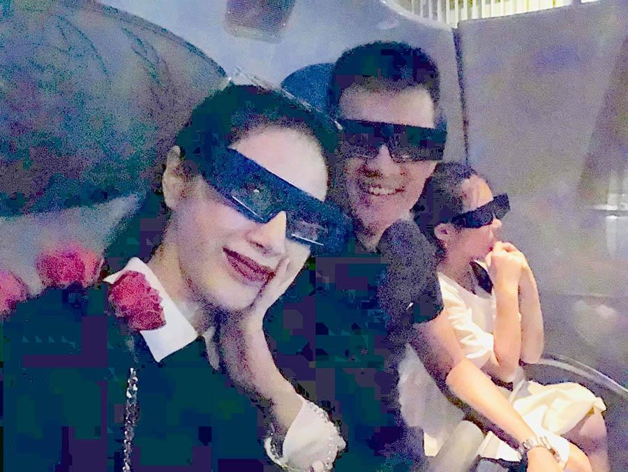 Thủy Tiên từng tâm sự rằng, nếu con nổi tiếng sớm, được biết đến sớm thì bé sẽ nghĩ mình là trung tâm của thế giới và hành xử như một bà hoàng. Do đó, nữ ca sĩ luôn giấu mặt con bấy lâu nay bởi muốn Bánh Gạo phát triển một cách tự nhiên như bao người bình thường khác.