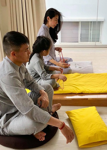 Để con nhận thức tốt về mọi vấn đề trong cuộc sống nên ngay từ nhỏ tiểu công chúa nhà Thủy Tiên - Công Vinh đã được dạy dỗ về chuyện tiền bạc một cách rõ ràng. “Tiền của ba là tiền của ba, tiền của mẹ là tiền của mẹ, tiền của con là tiền của con, không phải tiền của ba mẹ là tiền của con. Tiền của con là sau này con lớn lên, con phải tự đi làm”, Thủy Tiên từng răn dạy con.