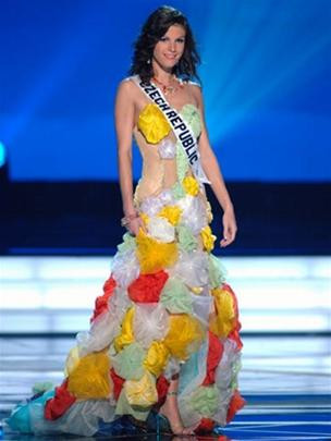 Khong the tin dam da hoi xau dien dao cua nguoi dep Miss Universe