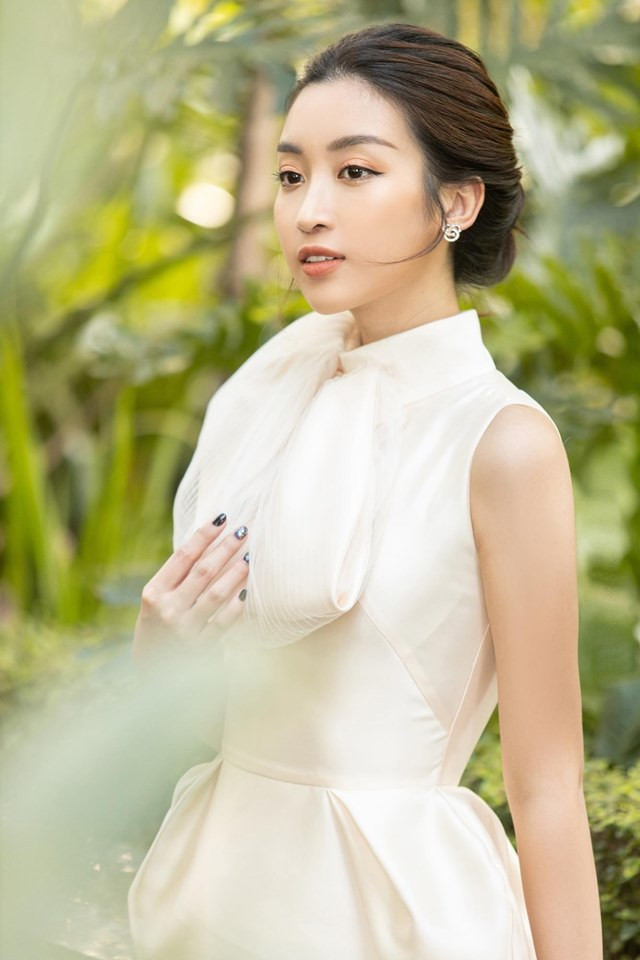 Tuy nhiên, sự việc Đỗ Mỹ Linh liên tục bị scandal bủa vây thời gian gần đây khiến hành trình nỗ lực xây dựng hình ảnh đẹp của cô bị ảnh hưởng khá nhiều. Những thị phi trong quá khứ của nàng hậu cũng bị "đào xới" lại. Nhiều dân mạng còn phải thốt lên khi so sánh: "Đỗ Mỹ Linh tưởng ngoan hiền, nào ngờ cũng nối gót Kỳ Duyên sống chung thị phi".