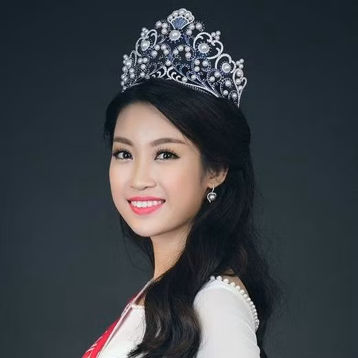 Thời điểm đó, dù được "minh oan" nhưng người đẹp Hà thành vẫn bị nghi ngờ đã vi phạm quy chế của cuộc thi khi có dân mạng "tố" cô từng chỉnh sửa răng trước khi thi nhan sắc.