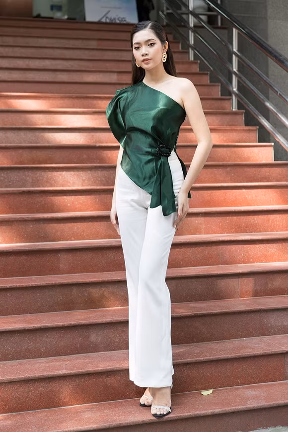 Những cô gái trẻ trung, năng động, tự tin và tràn đầy nhiệt huyết hứa hẹn sẽ mang đến một đêm Chung khảo phía Bắc Miss World Việt Nam hấp dẫn, mới mẻ. Đêm chung khảo diễn ra vào ngày 7/7, tại Đảo Ngọc Tuần Châu.