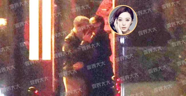 Hậu scandal trốn thuế, Phạm Băng Băng lại vướng ồn ào tình cảm khi bị bắt gặp ôm hôn một người đàn ông lớn tuổi lúc nửa đêm, Sina đưa tin. Điều này làm dấy lên nghi vấn cô làm đủ mọi cách để trở lại showbiz, thậm chí là phản bội Lý Thần. Trước những tin đồn, phía Phạm Băng Băng đều chưa lên tiếng.