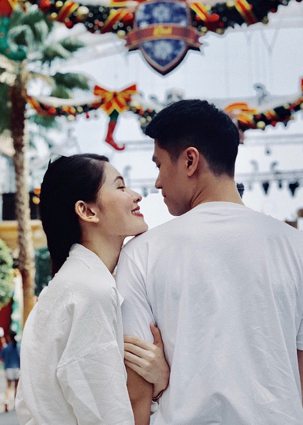 Mới đây, người đẹp 9X lần đầu chia sẻ chuyện tình cảm riêng tư khi công khai ảnh tình tứ bên bạn trai giấu mặt.