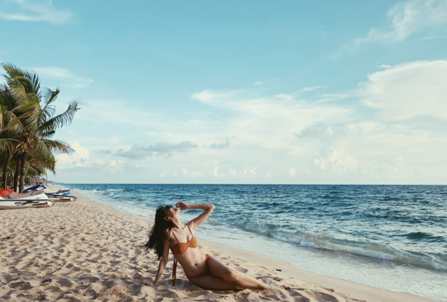 Điều này khiến người hâm mộ tin rằng Á hậu 2 Hoa hậu Việt Nam 2016 đang tận hưởng những khoảnh khắc lãng mạng và vui vẻ bên bạn trai giấu mặt.