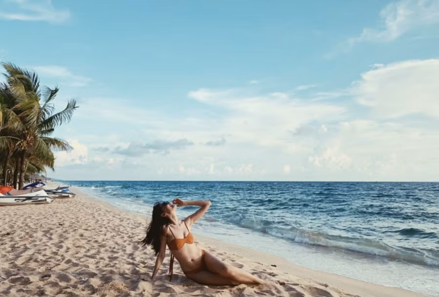 Điều này khiến người hâm mộ tin rằng Á hậu 2 Hoa hậu Việt Nam 2016 đang tận hưởng những khoảnh khắc lãng mạng và vui vẻ bên bạn trai giấu mặt.