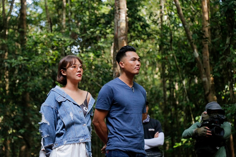 Trương Quỳnh Anh giải thích rằng vì là ngày nghỉ và cô có công việc riêng nên mới về nhà. Khi Văn Mai Hương nhấn mạnh hành động tự ý về nhà của Trương Quỳnh Anh là không đúng trong môi trường rèn luyện nghiêm khắc, ngay lập tức Trương Quỳnh Anh lớn tiếng: “Nếu chuyện đó có xảy ra đi nữa thì người được quyền nói với tôi là BTC. Em (Văn Mai Hương - pv) không có quyền nói vì em chỉ là giám khảo của tập này thôi”.