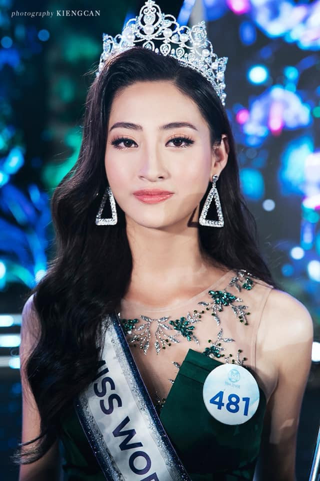 Đăng quang ngôi vị Hoa hậu Thế giới Việt Nam 2019 khi mới 19 tuổi, Lương Thùy Linh sở hữu cả vẻ đẹp ngoại hình lẫn tri thức. Ảnh: Kiengcan.