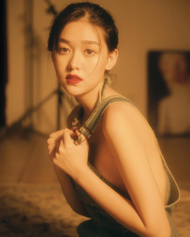 Á hậu Nguyễn Tường San nhận được nhiều lời khen hơn cả về nhan sắc. Nữ sinh viên Đại học RMIT sở hữu gương mặt đẹp tựa thiên thần, ngây thơ, trong sáng và cực thần thái. Cô sẽ dự thi Hoa hậu Liên lục địa 2019 dự kiến diễn ra vào tháng 12 tại Ấn Độ. Ảnh: FBNV.